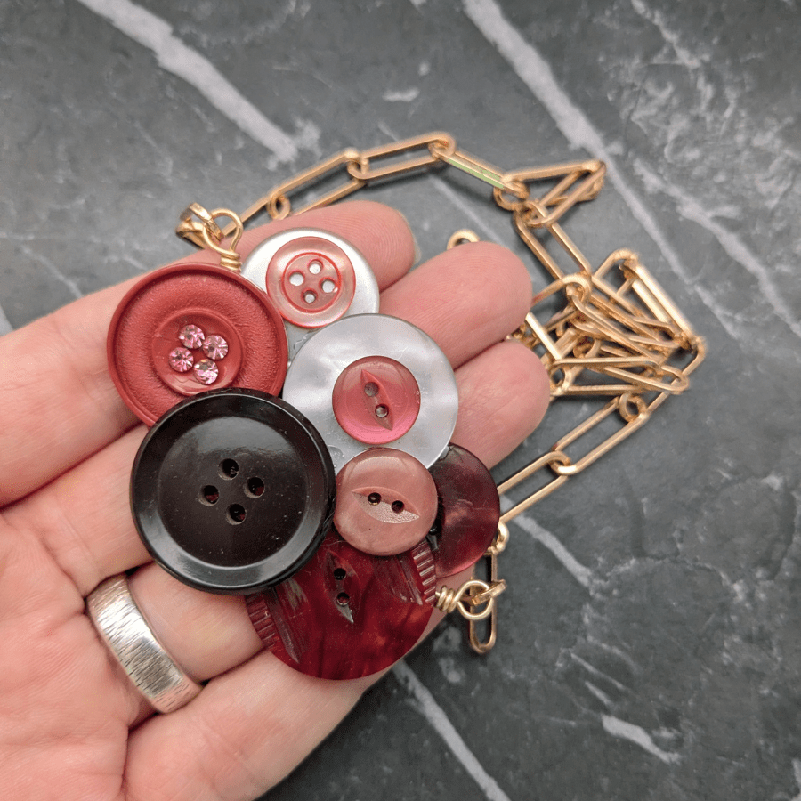 Vintage Button Cluster Necklace Red and Pink - Image 5