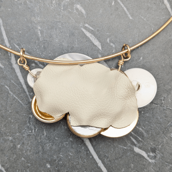 White and Gold Vintage Button Cluster Necklace - Image 3